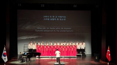  İstanbul'da Korea Grey Youth Choir tarafından Kore Savaşı'nın 75. yıl