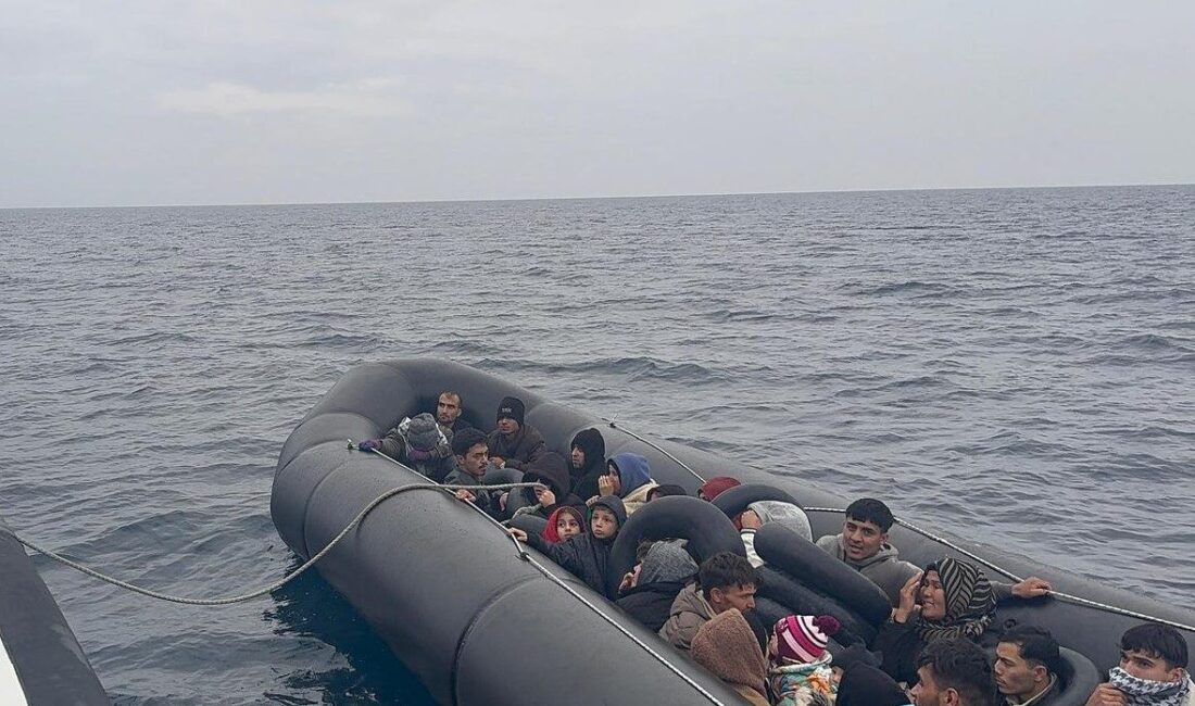  İzmir'in Dikili, Foça, Menderes ve Seferihisar ilçelerinde 128 düzensiz göçmen