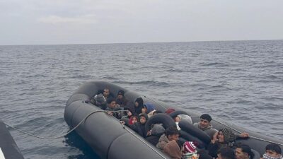  İzmir'in Dikili, Foça, Menderes ve Seferihisar ilçelerinde 128 düzensiz göçmen