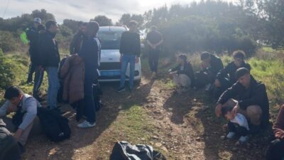  İzmir'in Aliağa ilçesinde 37 düzensiz göçmen yakalandı, Çeşme ilçesi açıklarında