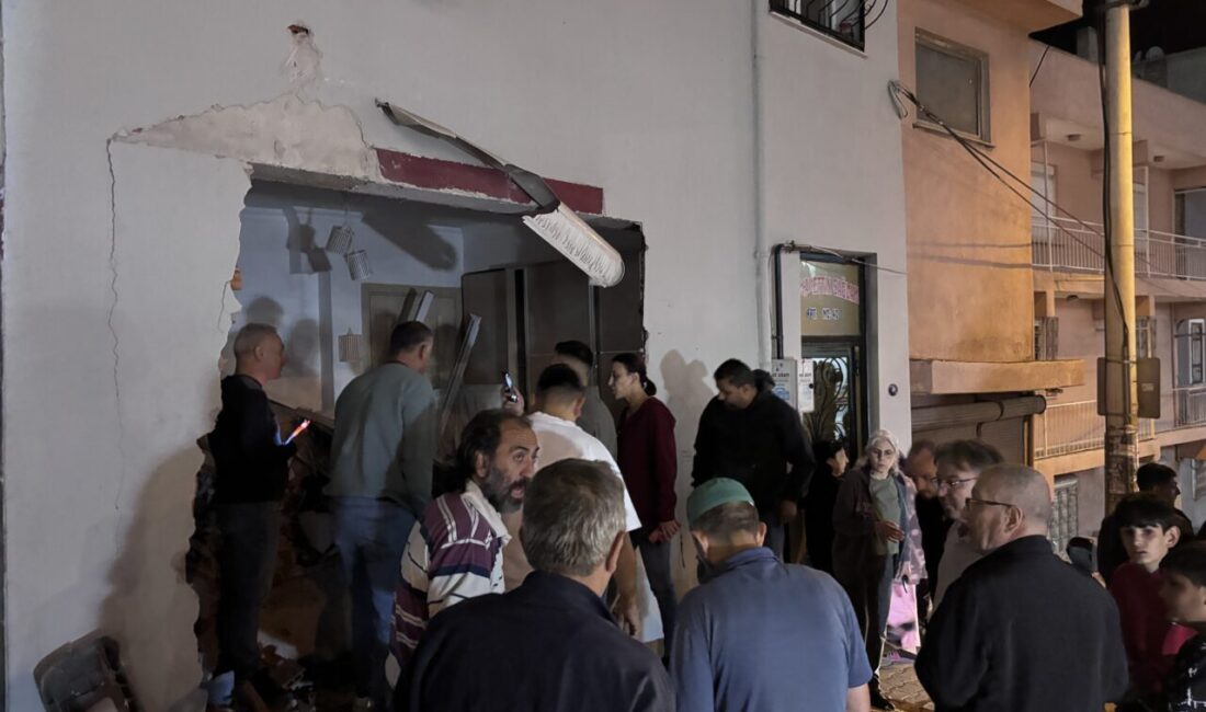 İzmir'in Bayraklı ilçesinde, freni boşalan kamyonun 4 katlı bir apartmanın