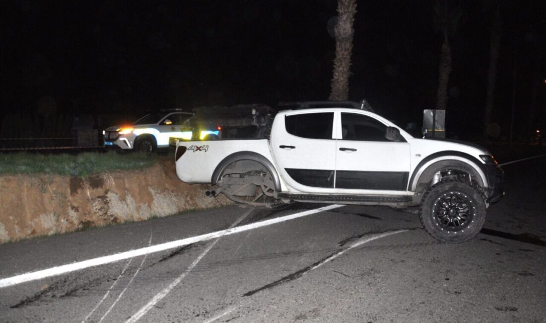  İzmir'in Ödemiş ilçesinde otomobil ile pikabın çarpışması sonucu 3'ü çocuk