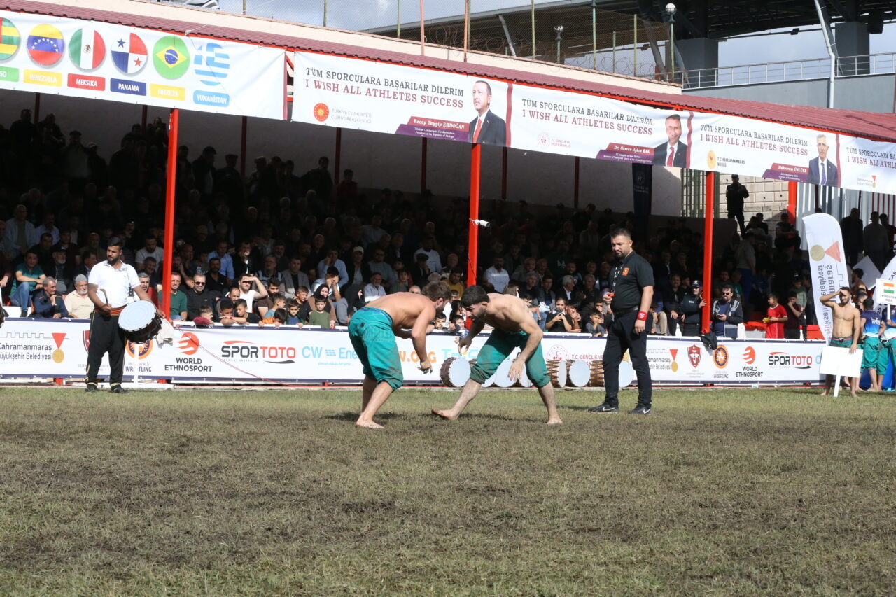  Kahramanmaraş'ta ilki düzenlenen Karakucak Güreşleri Dünya Şampiyonası sona erdi.