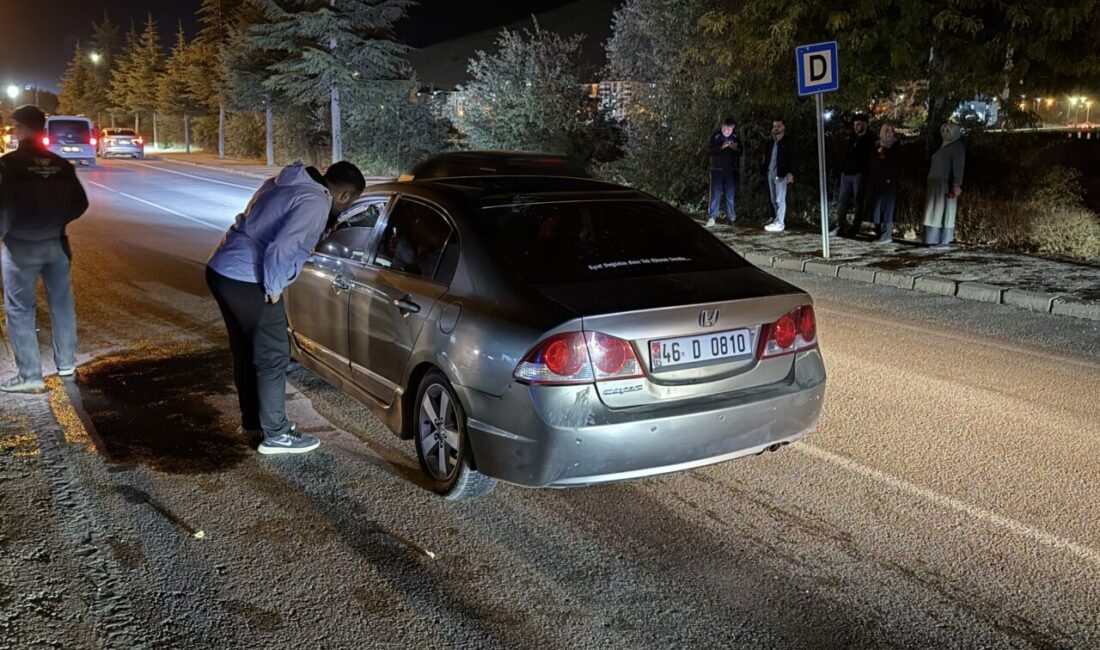 Kahramanmaraş'ın Afşin ilçesinde otomobilin çarptığı yaya, kaldırıldığı hastanede hayatını kaybetti.