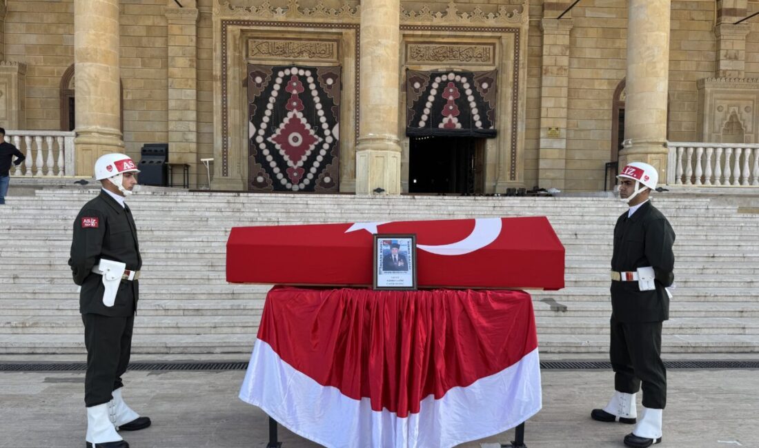 Kahramanmaraş'ta 72 yaşında yaşamını yitiren Kıbrıs gazisi Cafer Sevinç'in cenazesi