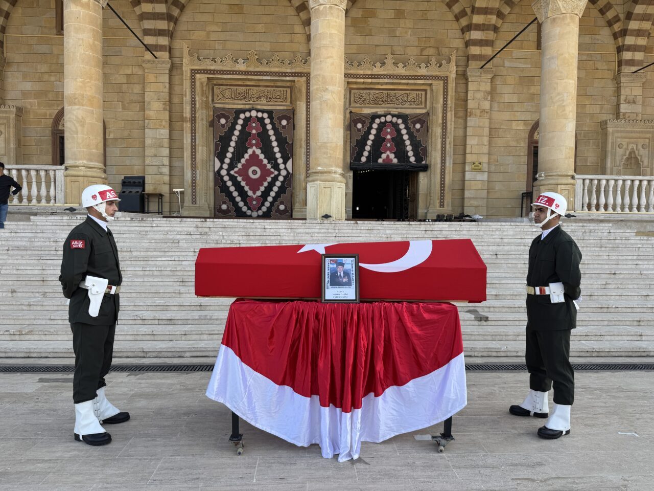 Kahramanmaraş'ta 72 yaşında yaşamını yitiren Kıbrıs gazisi Cafer Sevinç'in cenazesi