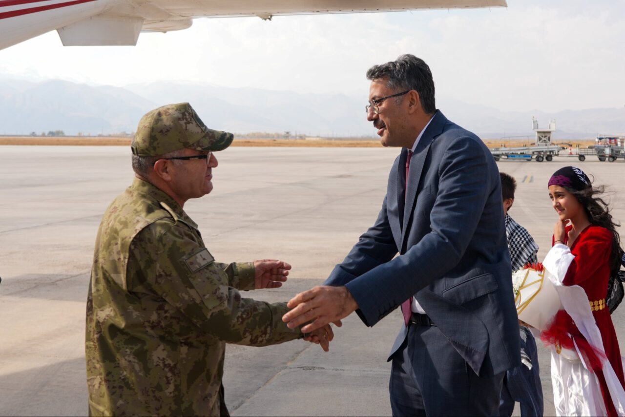 Kara Kuvvetleri Komutanı Orgeneral Metin Tokel, Hakkari'de ziyaretler yaptı.