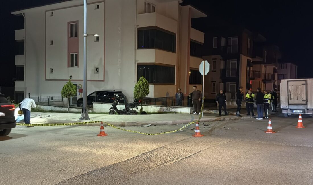 Karabük'te kamyonet ile motosikletin çarpışması sonucu 2 kişi yaralandı.