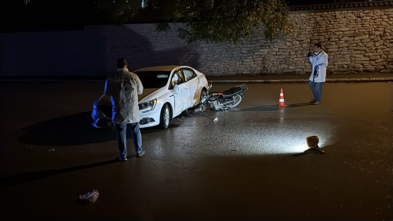 Karabük'ün Safranbolu ilçesinde otomobille çarpışan motosikletteki 1'i ağır olmak üzere