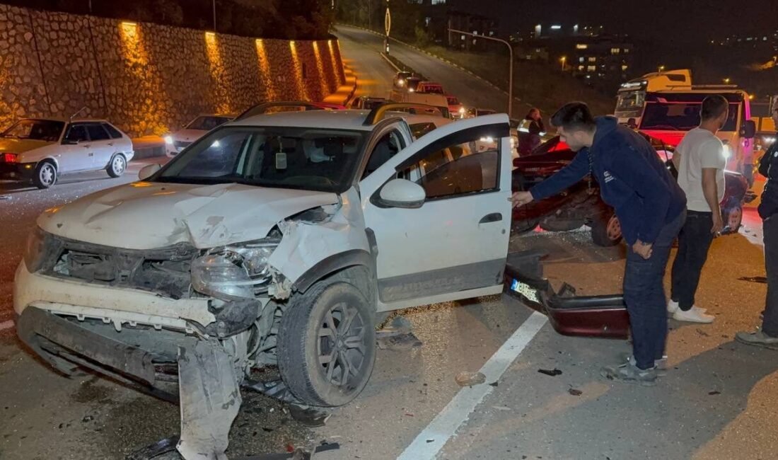 Karabük'te 4 aracın karıştığı zincirleme trafik kazasında yaralanan 3 kişi