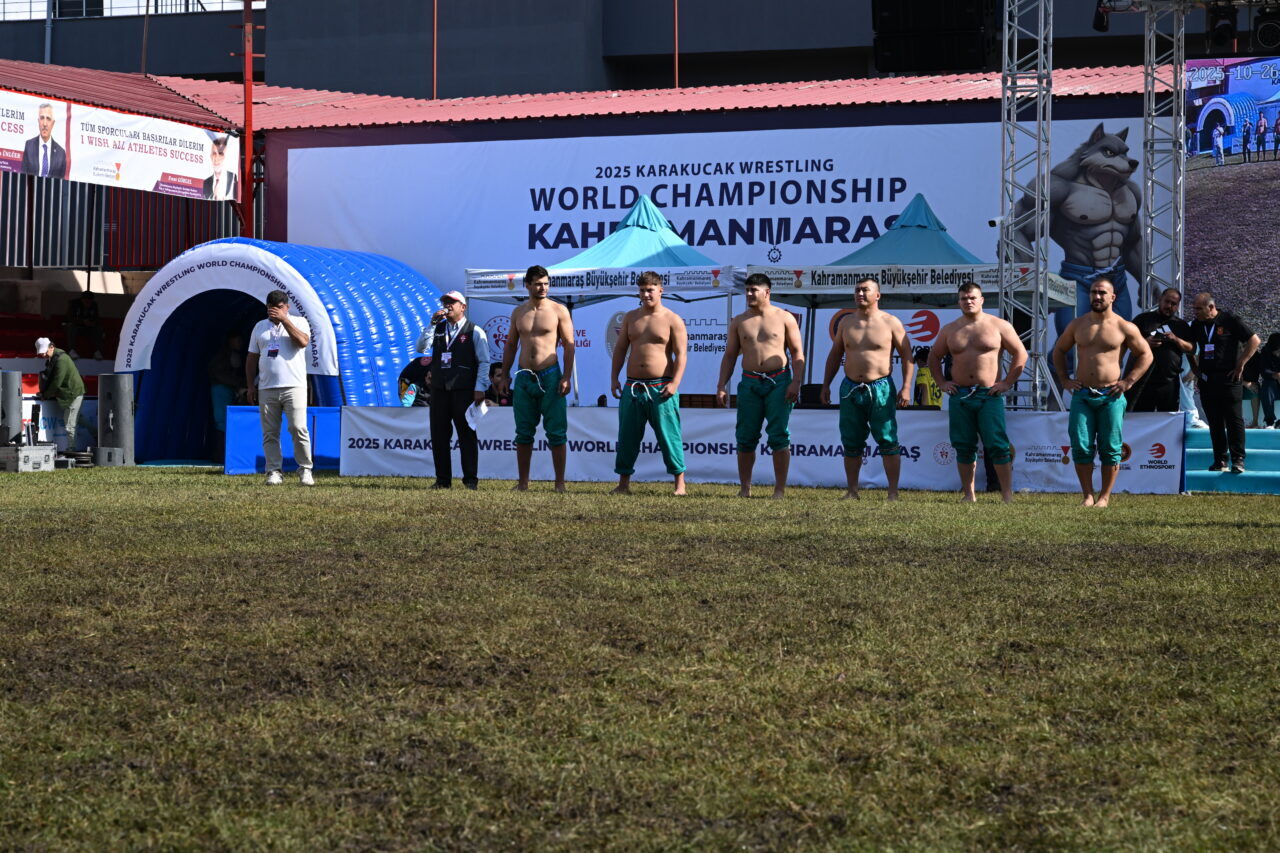  Karakucak Güreşleri Dünya Şampiyonası'nın ilki, 107 sporcunun katılımıyla Kahramanmaraş Batıpark