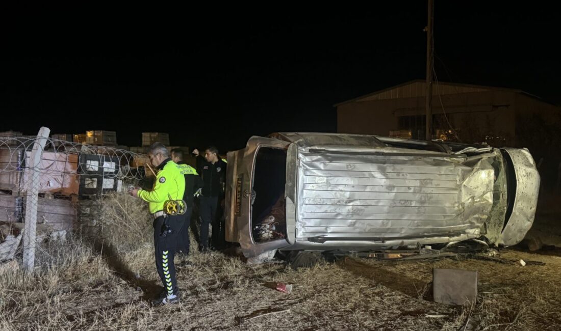 Karaman'da panelvanın devrilmesi sonucu 7 kişi yaralandı.