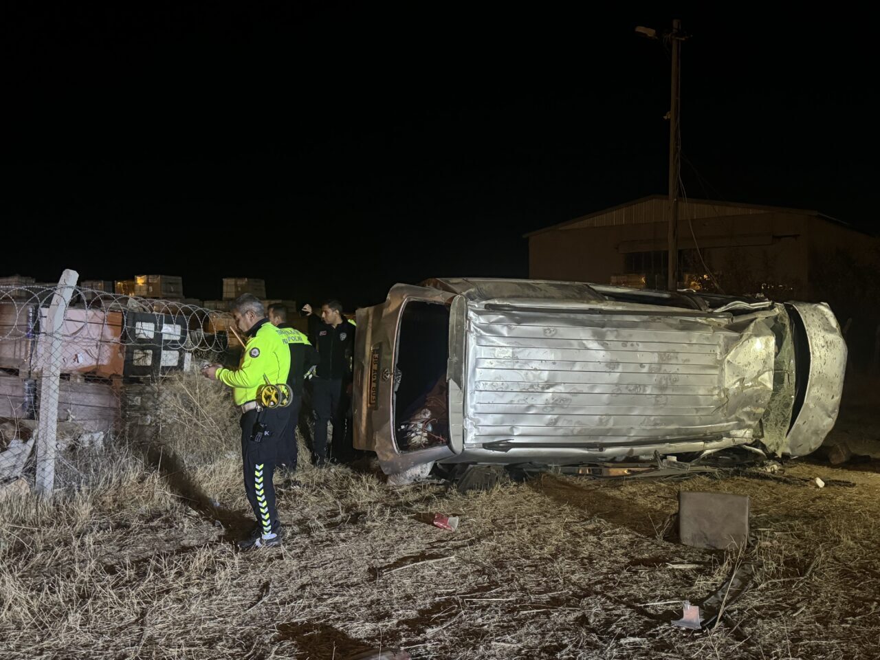 Karaman'da panelvanın devrilmesi sonucu 7 kişi yaralandı.