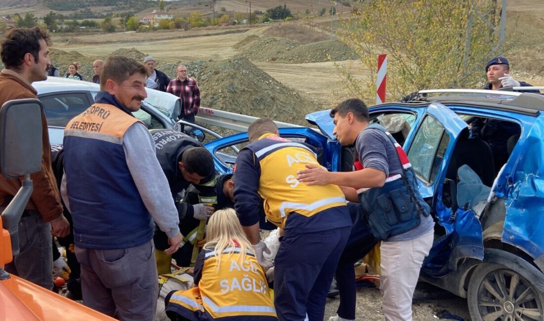 Kastamonu'nun Taşköprü ilçesinde iki otomobilin çarpıştığı kazada 1 kişi öldü,