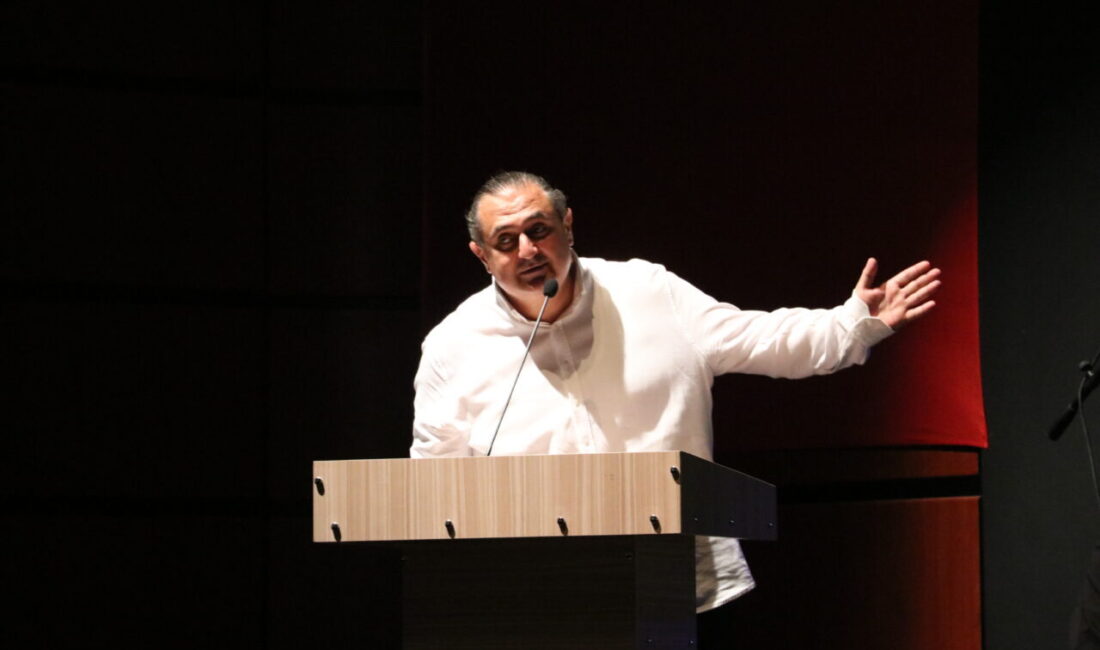 Kayseri'de Cumhuriyet'in 102. yılı dolayısıyla "29 Ekim Cumhuriyet Konseri" gerçekleştirildi.