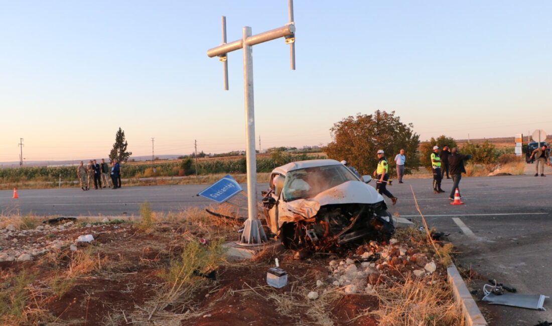  Kilis'te minibüs ile otomobilin çarpışması sonucu 12 kişi yaralandı.