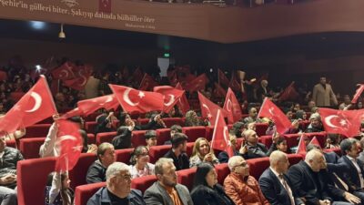 Kırşehir'de, AK Parti İstanbul Milletvekili ve müzisyen Yücel Arzen Hacıoğulları