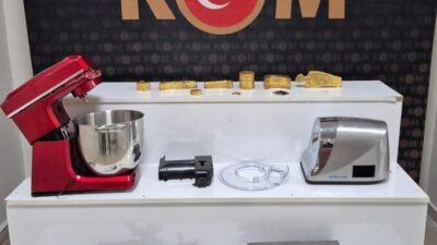 Kırşehir'de bir taksideki kıyma ve hamur yoğurma makineleri ile ayakkabı