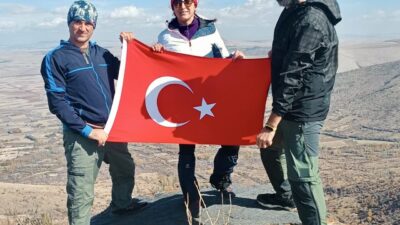 Kırşehirli dağcılar, Cumhuriyet'in 102. yılı dolayısıyla Kaman ilçesindeki 1823 metre