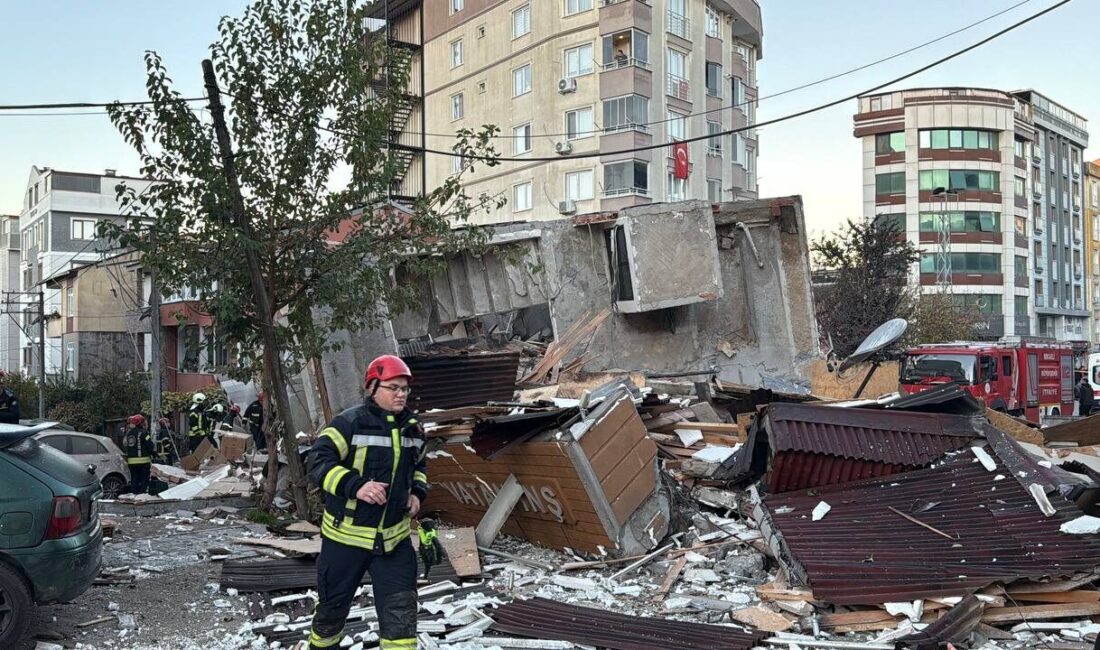 Kocaeli'nin Gebze ilçesinde çöken 7 katlı apartmanın yakınındaki 3 bina