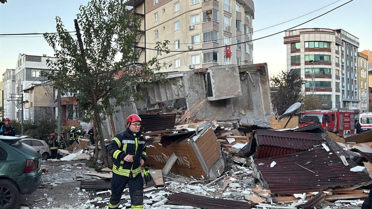 Kocaeli'nin Gebze ilçesinde çöken 7 katlı apartmanın yakınındaki 3 bina