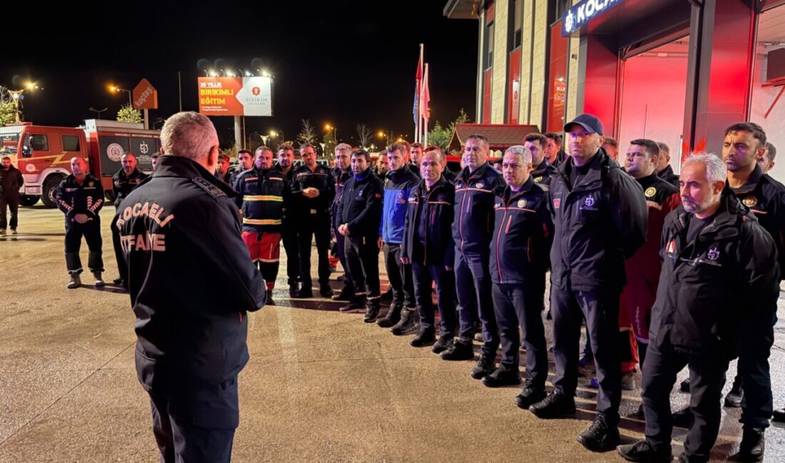 Kocaeli Büyükşehir Belediyesi, Balıkesir'in Sındırgı ilçesinde meydana gelen 6,1 büyüklüğündeki