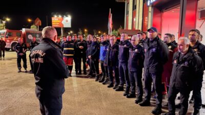 Kocaeli Büyükşehir Belediyesi, Balıkesir'in Sındırgı ilçesinde meydana gelen 6,1 büyüklüğündeki