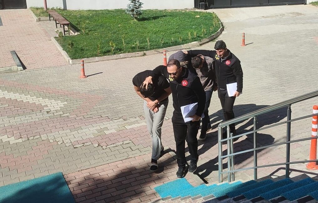 Konya'nın Seydişehir ilçesinde düzenlenen uyuşturucu operasyonunda yakalanan 3 şüpheliden 2'si