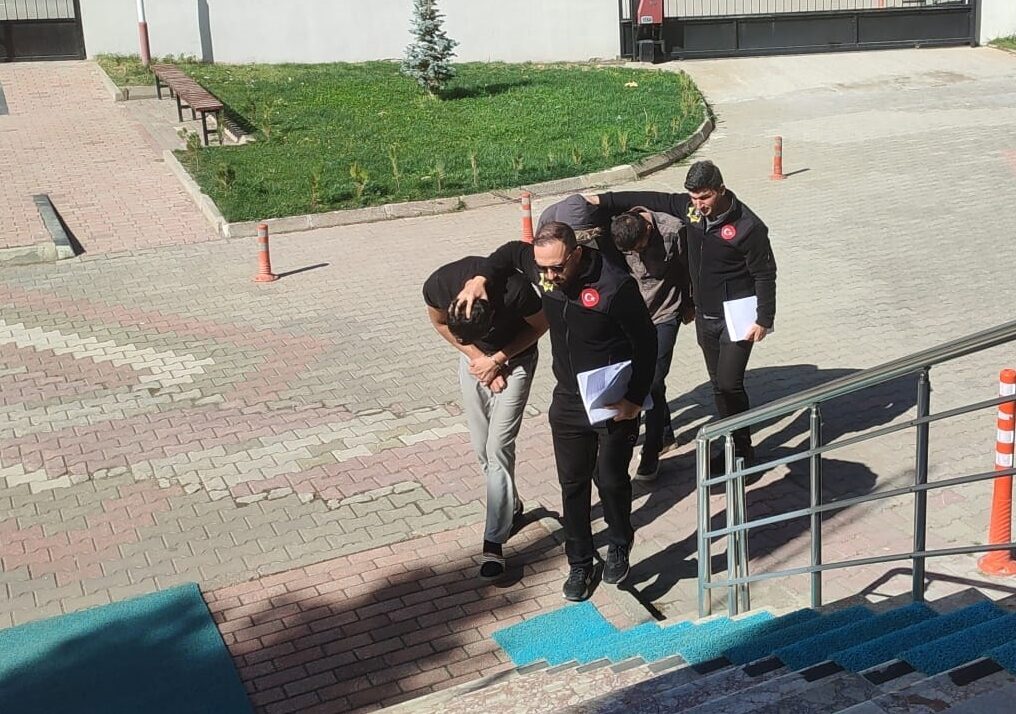 Konya'nın Seydişehir ilçesinde düzenlenen uyuşturucu operasyonunda yakalanan 3 şüpheliden 2'si