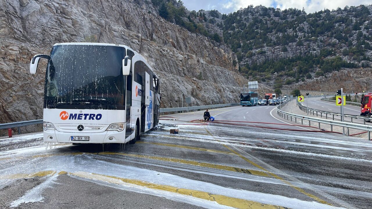  Konya'nın Seydişehir ilçesinde seyir halindeki yolcu otobüsünde çıkan yangın söndürüldü.