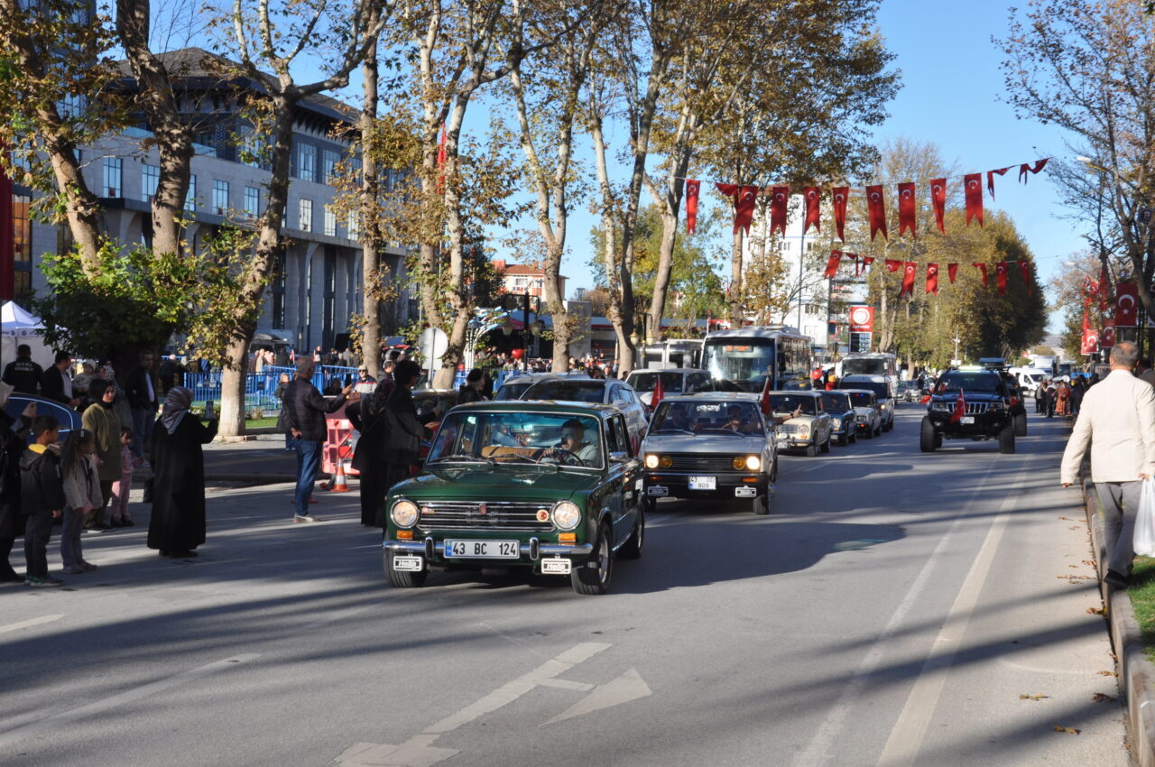 Kütahya'da 29 Ekim Cumhuriyet Bayramı dolayısıyla motosiklet grupları tarafından "Cumhuriyet