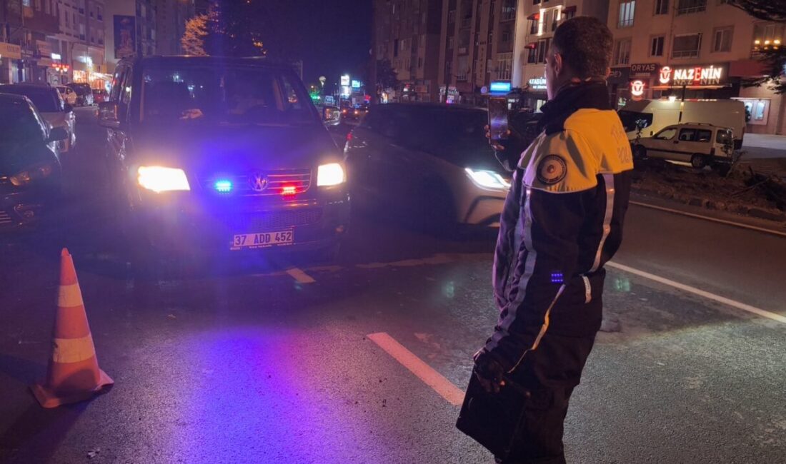 Kütahya'da usulsüz çakar lamba kullanan aracın sürücüsüne ve sahibine toplamda