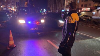 Kütahya'da usulsüz çakar lamba kullanan aracın sürücüsüne ve sahibine toplamda