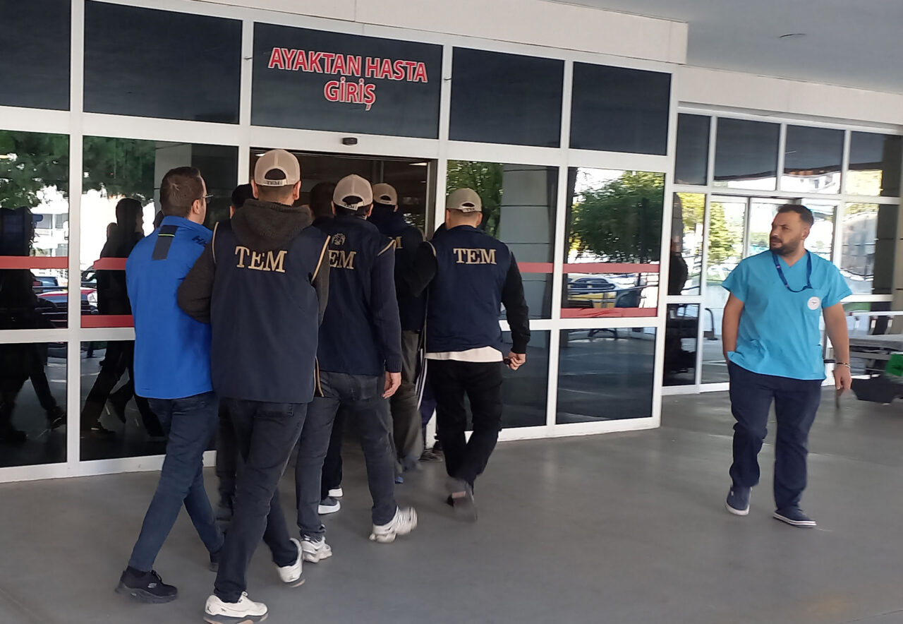 Manisa'da Fetullahçı Terör Örgütü'ne (FETÖ) yönelik operasyonda gözaltına alınan 10