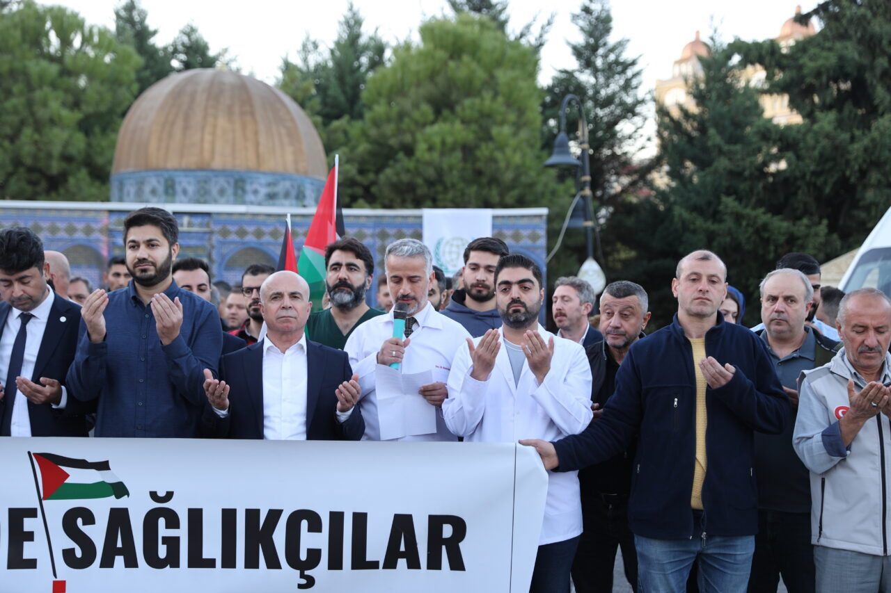 Mardin'de sağlık çalışanları tarafından Gazze'ye destek programı düzenlendi.