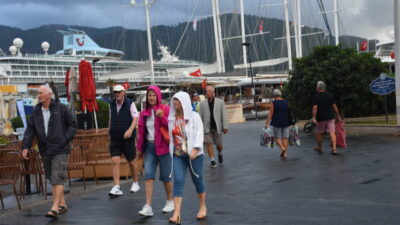 Bahamalar bayraklı "Marella Discovery 2" isimli kruvaziyer, Muğla'nın Marmaris ilçesine