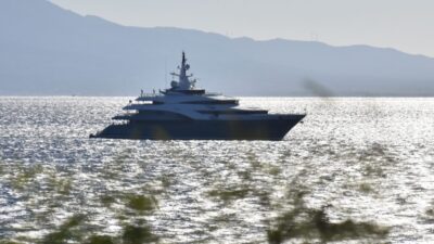 Özellikle yaz aylarında mega yatları ağırlayan Muğla'nın Bodrum ilçesinin açıklarına,