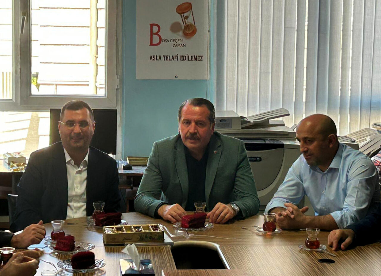 Memur-Sen Genel Başkanı Ali Yalçın, İran'ın en büyük işçi sendikalarından