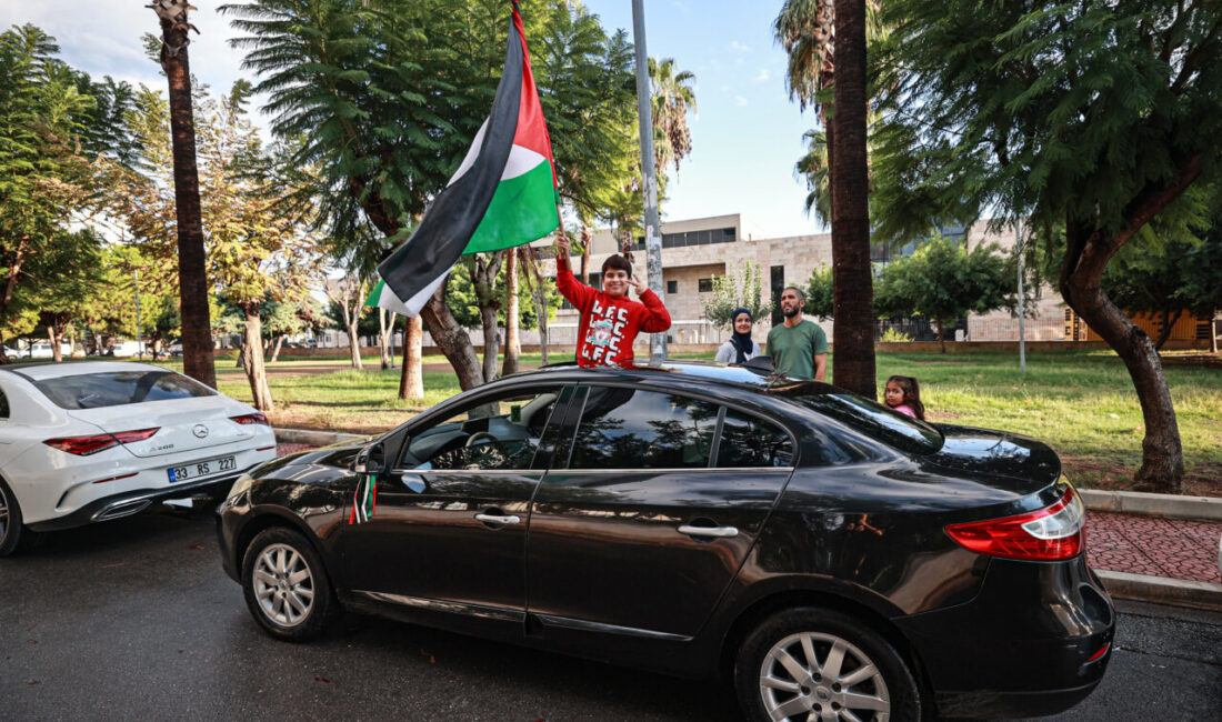  Mersin'de "Filistin İçin Büyük Özgürlük Konvoyu" etkinliği düzenlendi.