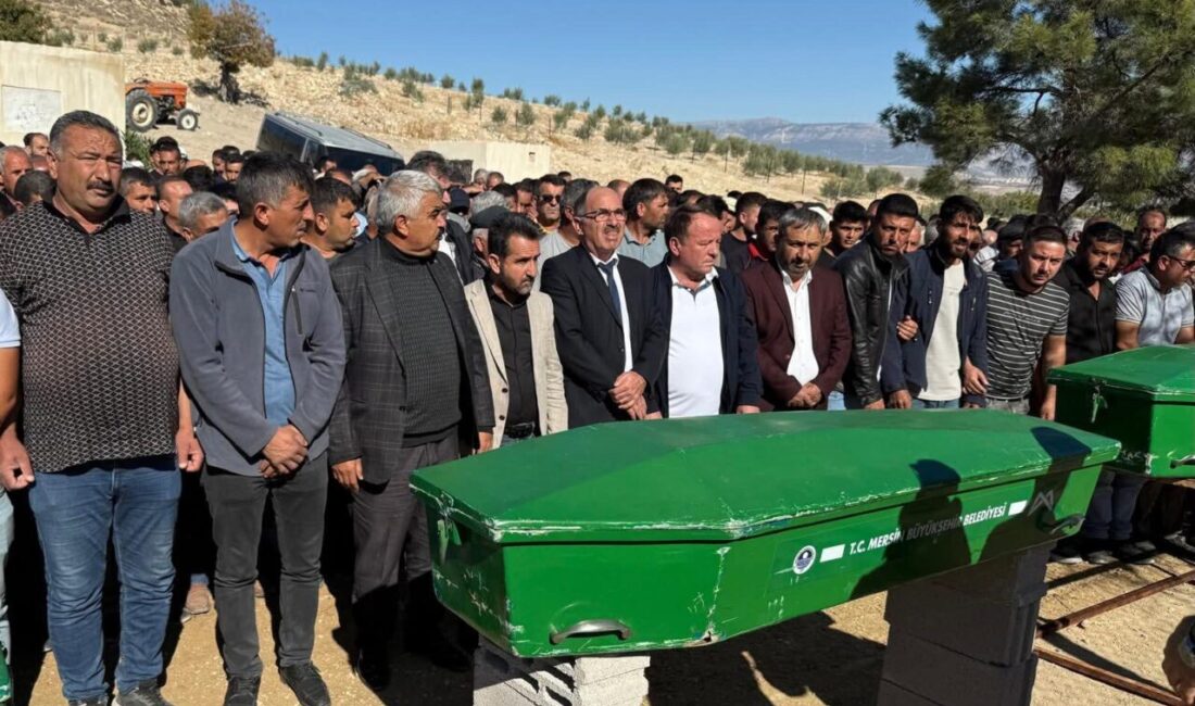 Mersin'in Gülnar ilçesinde otomobilin tarım işçilerini taşıyan midibüsle çarpışması sonucu