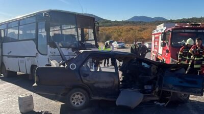  Mersin'in Gülnar ilçesinde otobüs ile otomobilin çarpışması sonucu 1 kişi