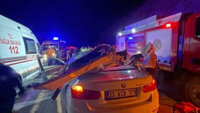 Mersin'in Çamlıyayla ilçesinde park halindeki tıra çarpan otomobildeki 1 kişi