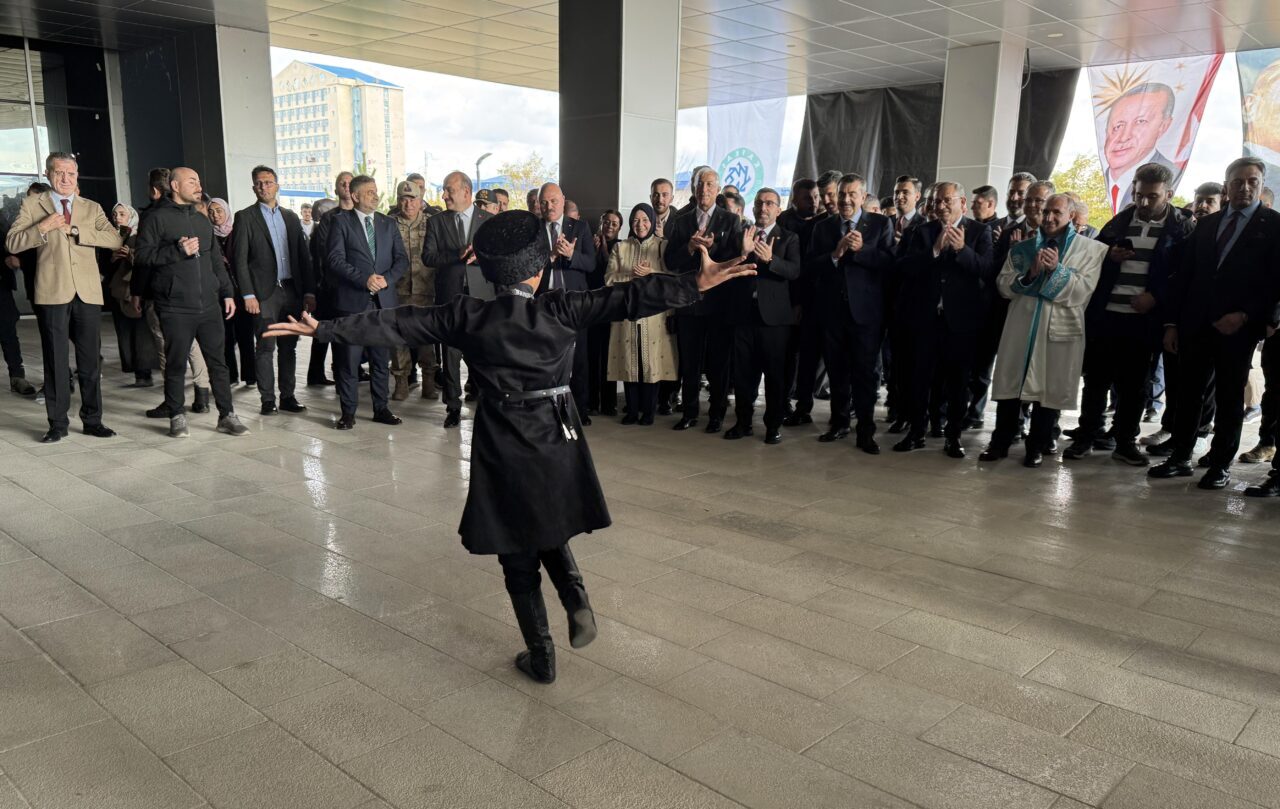 Milli Eğitim Bakanı Yusuf Tekin, "Yurt dışındaki üniversitelere baktığımızda üniversitelerin