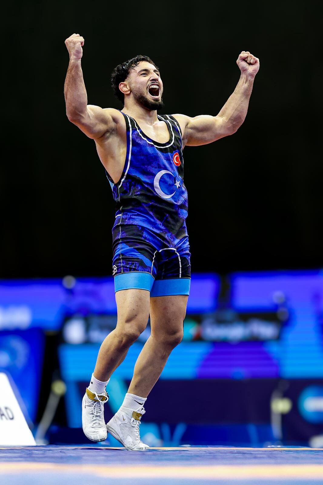  Milli güreşçi Muhammed Halit Özmuş, Sırbistan'da düzenlenen Dünya 23 Yaş