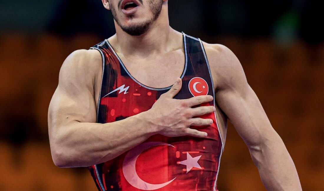 Sırbistan'da düzenlenen Dünya 23 Yaş Altı Güreş Şampiyonası'nda milli sporculardan