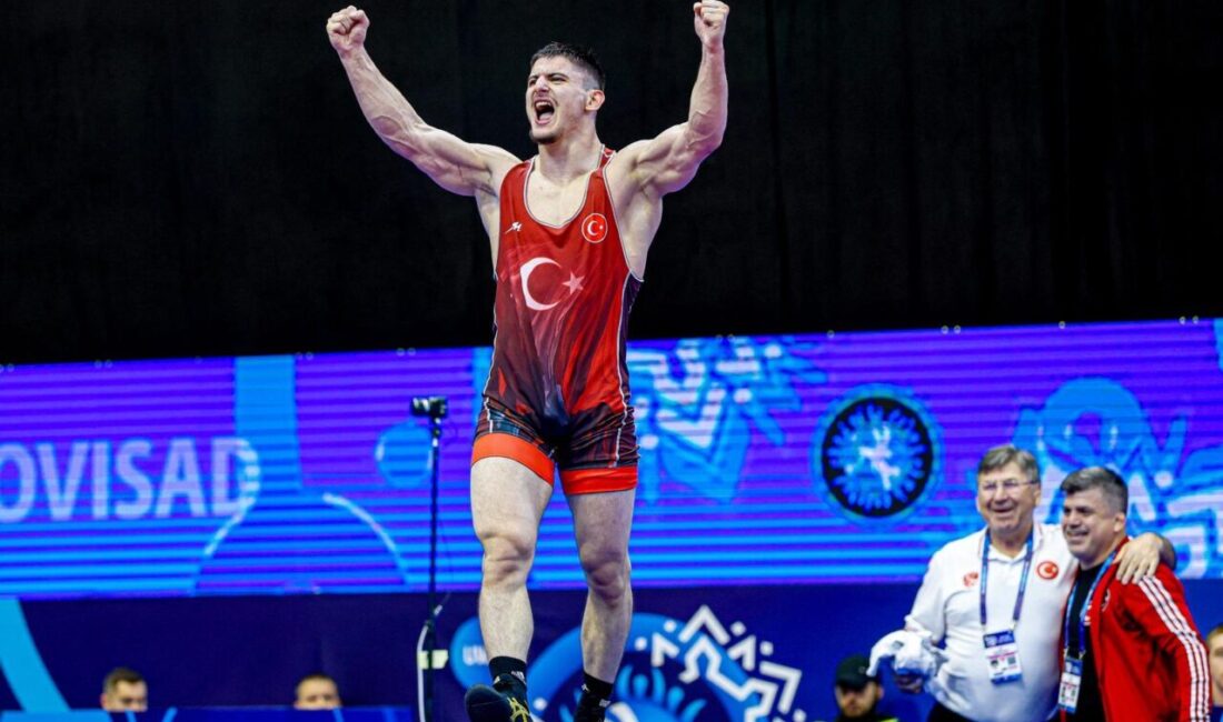 Sırbistan'da düzenlenen Dünya 23 Yaş Altı Güreş Şampiyonası'nda milli sporculardan