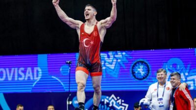 Sırbistan'da düzenlenen Dünya 23 Yaş Altı Güreş Şampiyonası'nda milli sporculardan