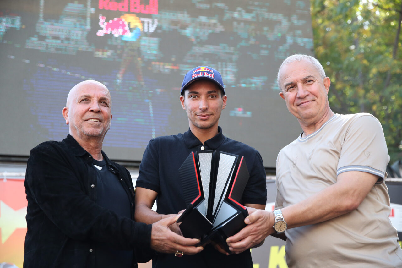 Dünya Superbike Şampiyonası'nda (WSBK) 3. kez şampiyonluğa ulaşan milli motosikletçi