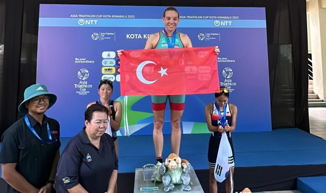 Milli triatlet Sinem Francisca Tous, Malezya'da düzenlenen Asya Triatlon Kupası'nda
