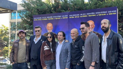 Başrollerini Burak Serdar Şanal, Anıl Çelik, Aslı Bekiroğlu ve Coşkun